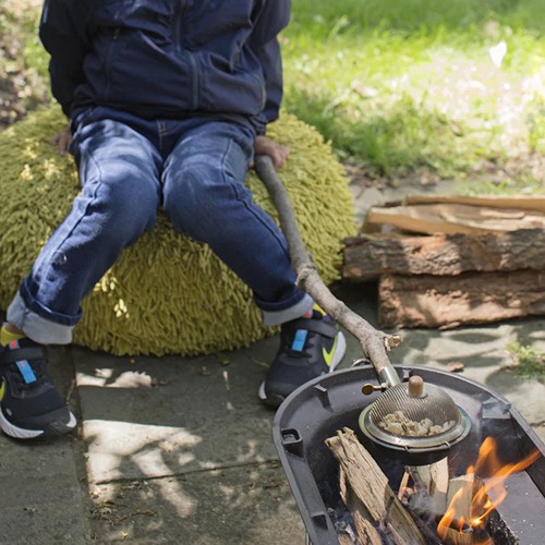 popcorn3 Huckleberry Popcorn Maker – Pof zelf verse popcorn boven een kampvuur