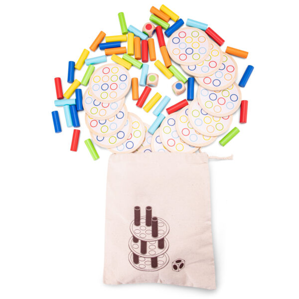 houten-educatief-balansspel-new-classic-toys-detail Close-up houten blokjes Toren Balans Spel