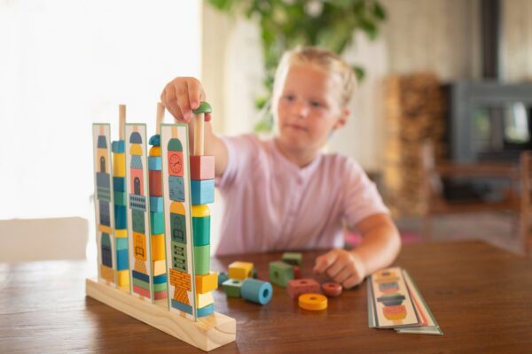 BS Toys Stapeltorens Hout – Educatief Stapelspel met Voorbeeldkaarten (4+)