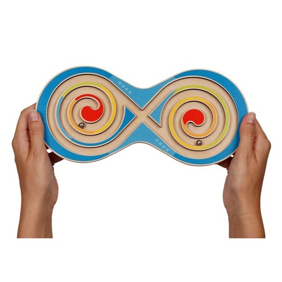 goki-houten-motoriek-skills-bord-overzicht Educatief houten motoriek bord van Goki ter stimulering van fijne motoriek