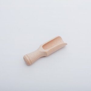 kleine-houten-schep-leuk-met-letters-sensorisch klein houten schepje leuk met letters bij het Speellab