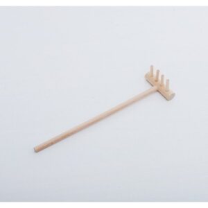 leuk-met-letters-houten-vultray-harkje-het-speellab houten harkje leuk met letters sensorische speeltafel