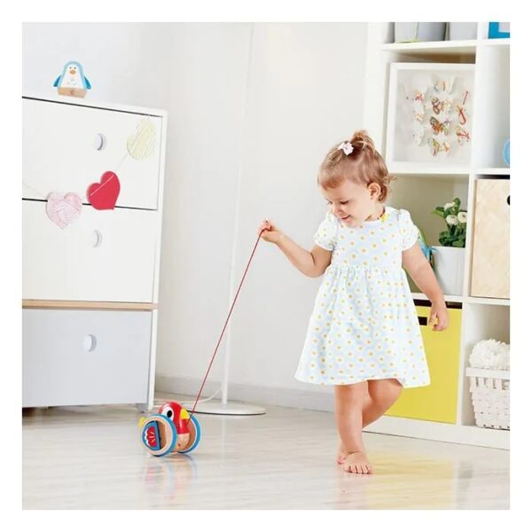 hape-babyvogel-trekdier-antislip-wielen-eerste-stapjes Hape Babyvogel met antislip wielen geschikt voor de eerste stapjes. Peuter trekt vogel