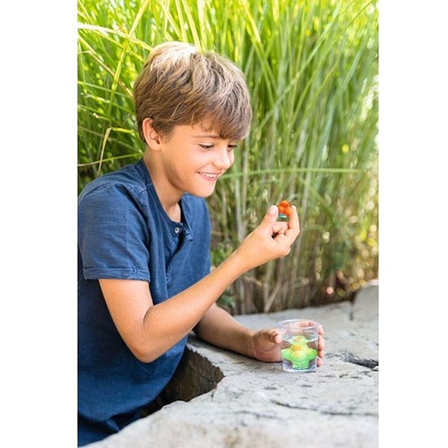 phanomint-diy-stuiterballen-educatief-speelgoed-experiment-hetspeellab Kind maakt kleurrijke stuiterballen met PhänoMINT DIY set – educatief STEM speelgoed